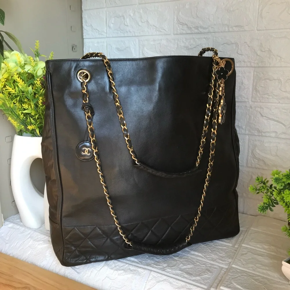 ✅CHANEL LAMBSKIN QUILTED SHOULDER TOTE GOLD CHAIN
